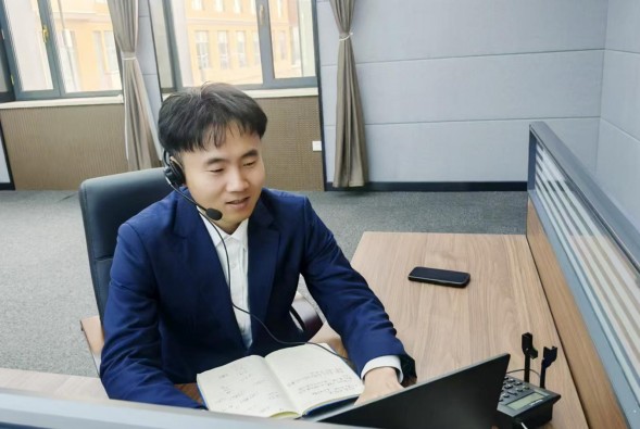 呂達：用聲音溫情守護，以服務(wù)增光添彩